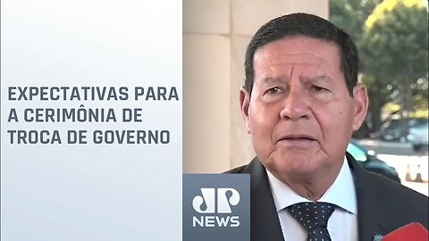 Mourão diz que não vai passar faixa presidencial a Lula