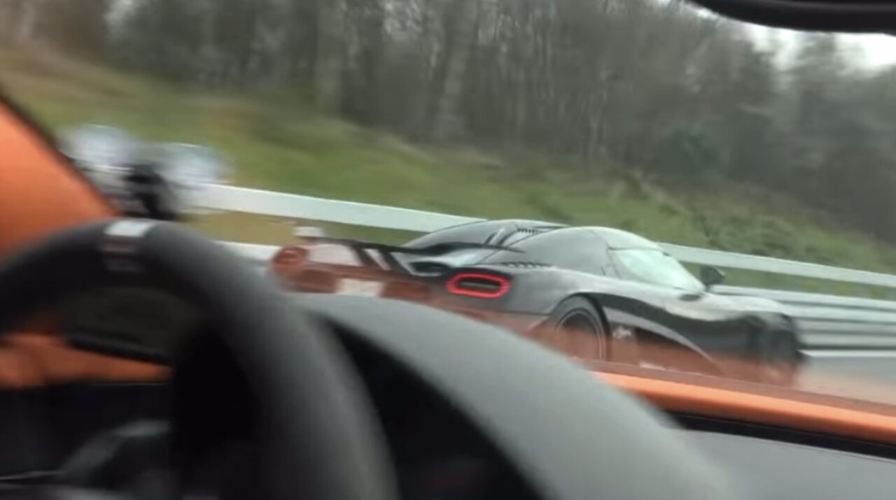 Bugatti vs Koenigsegg Top G streetrace