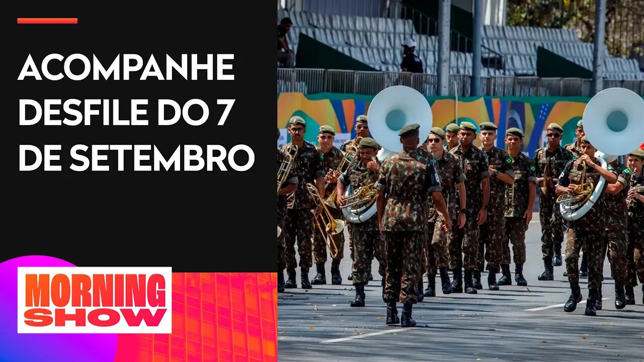 Esquadrilha da Fumaça se apresenta no Dia da Independência em Brasília