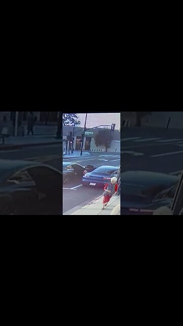 Oakland, California: Thief from Infiniti breaks into Porsche at College & Claremont...