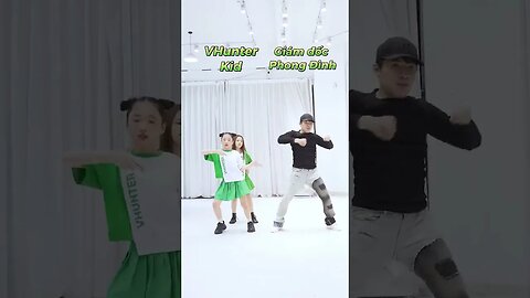 Cuộc chiến TikTok VHunter: Kids Take on the Dance Trend