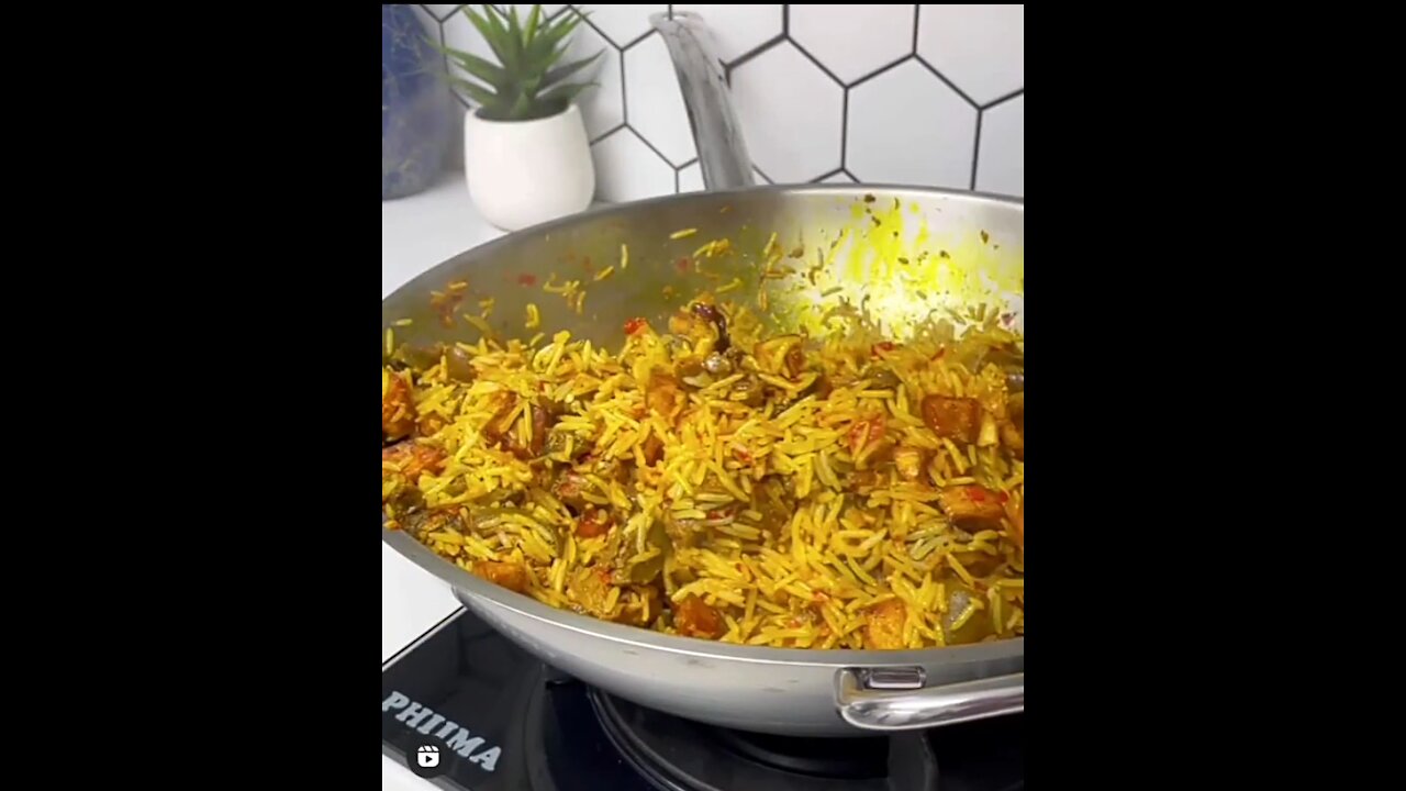 How to cook special jollof rice to your family