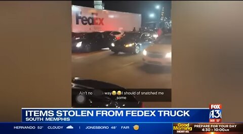 Dozens of people mob FedEx truck steal packages in the middle of the street