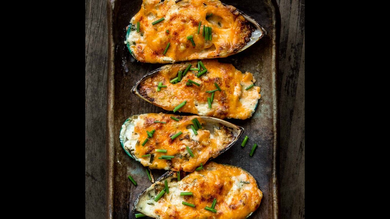 Delicious Baked Mussels with Garlic and Cheese | Easy Filipino Recipe