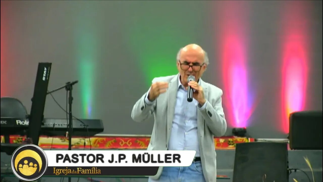 Pastor J.P. Müller - oração final do culto de ação de graças