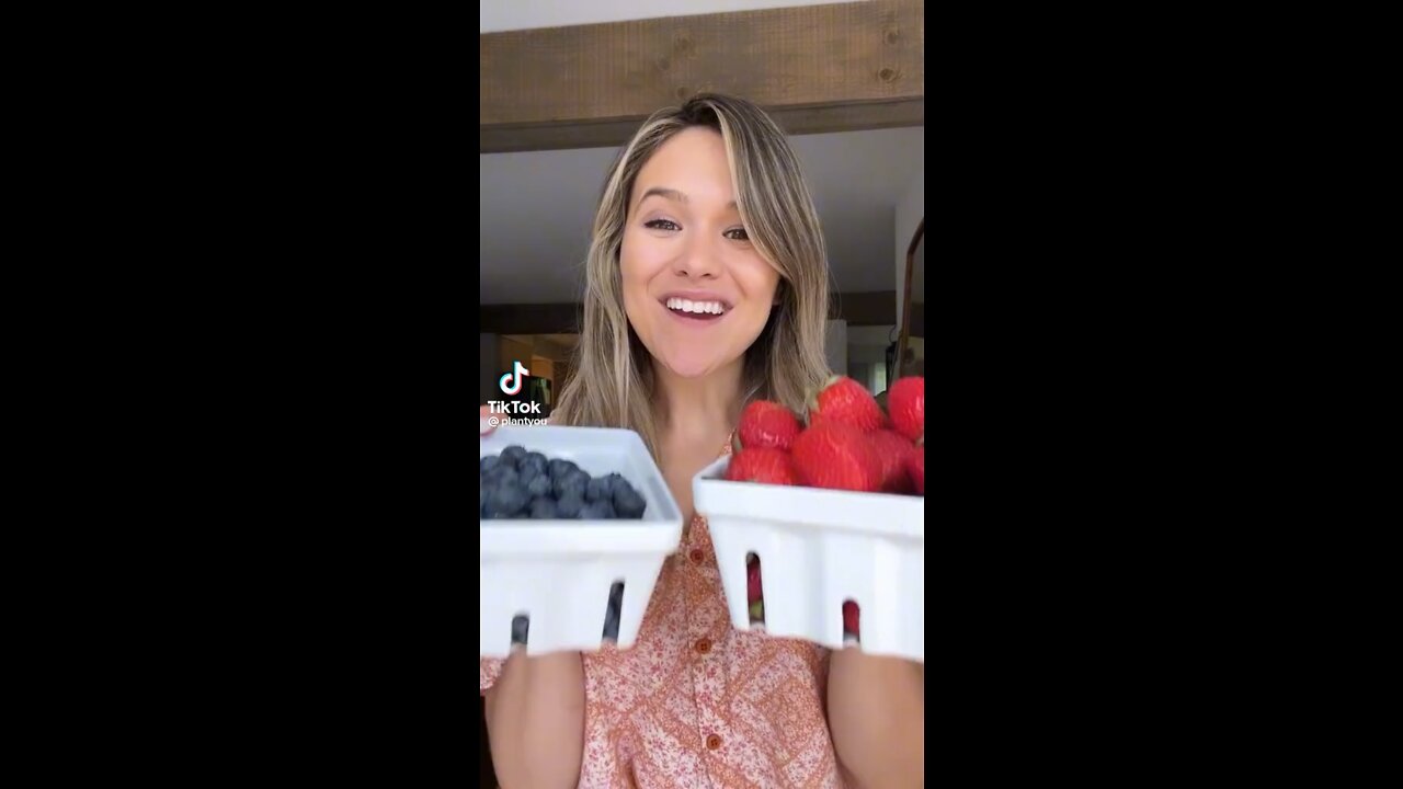 Clean and Keep Berries Fresh