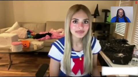 Streamer Chick Says It's Okay For Girls To Hit Their Boyfriend!