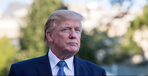 Trump appears 川普现身海湖庄园