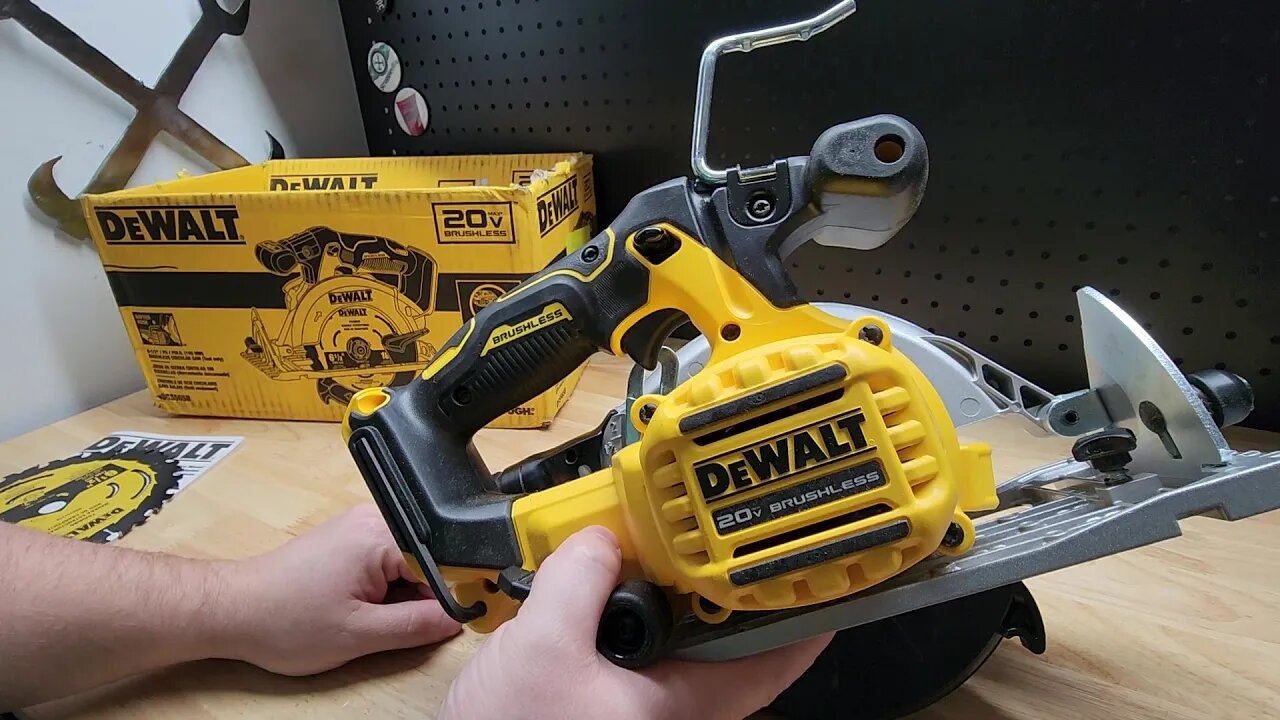 Check Out This DeWALT Cordless, Brushless Circular Saw!