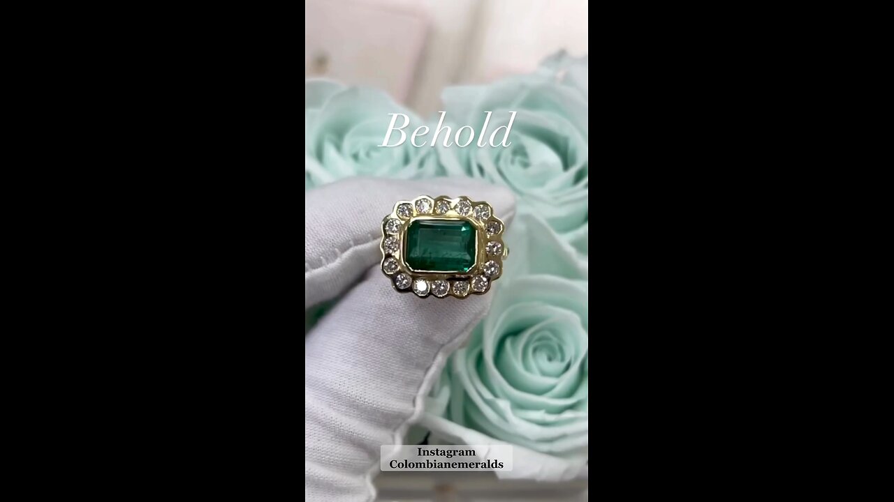 5.45tcw vivid green emerald + scalloped diamond halo in a chic 18K, royal yellow gold bezel setting