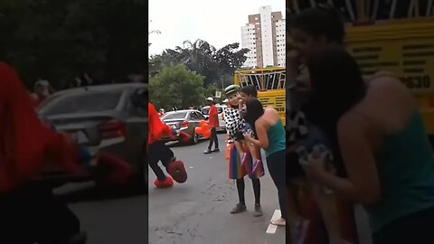 PASSINHOS DO FOFÃO, CHAVES E HOMEM-ARANHA DANÇANDO NO MINHOCÃO BOATE BH, ALEGRIA DAS CRIANÇAS 6