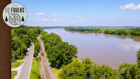 Union Pacific grainer makes its way eastward down the River Sub paralleling the Missouri River