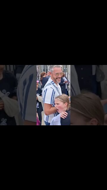 Girl bitten by horse #horseguardsparade