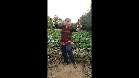 Hilarious Grandma Dances with Sweet Potato Leaves and Phone!