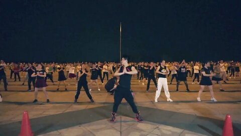 顺能广场舞《情歌2019》抒情鬼步舞蹈，一首情歌送给今天的你们。【順能炫舞團】