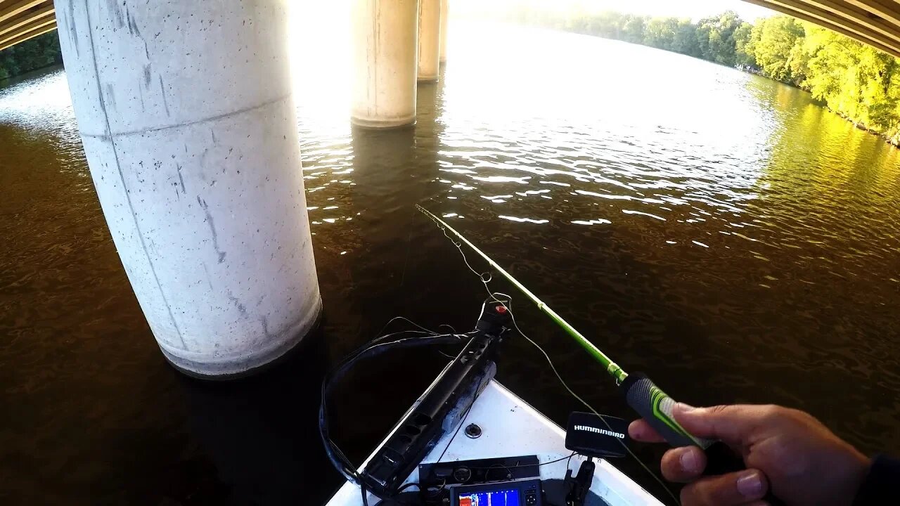 Early Fall Fishing Bridges with Hand Tied Jigs (Crappie Fishing) Ep. 28 of 30 day challenge