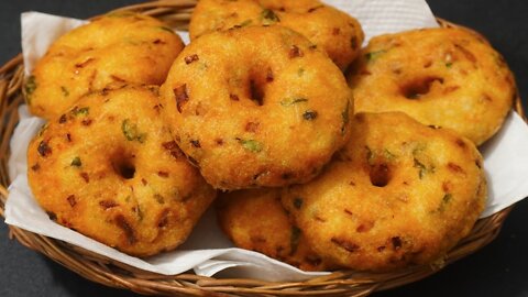 Hotel Style Medu Vada Recipe With Coconut Chutney - Quick Snack Recipe