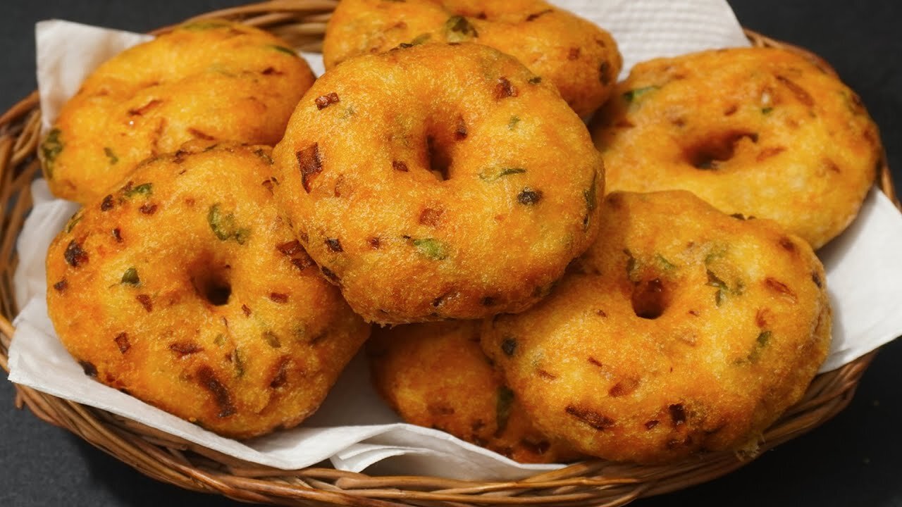 Hotel Style Medu Vada Recipe With Coconut Chutney - Quick Snack Recipe