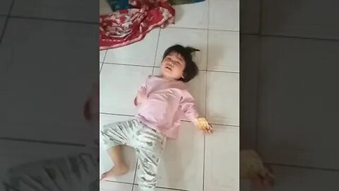 anak kecil nangis ,lucu kayak Orang dewasa