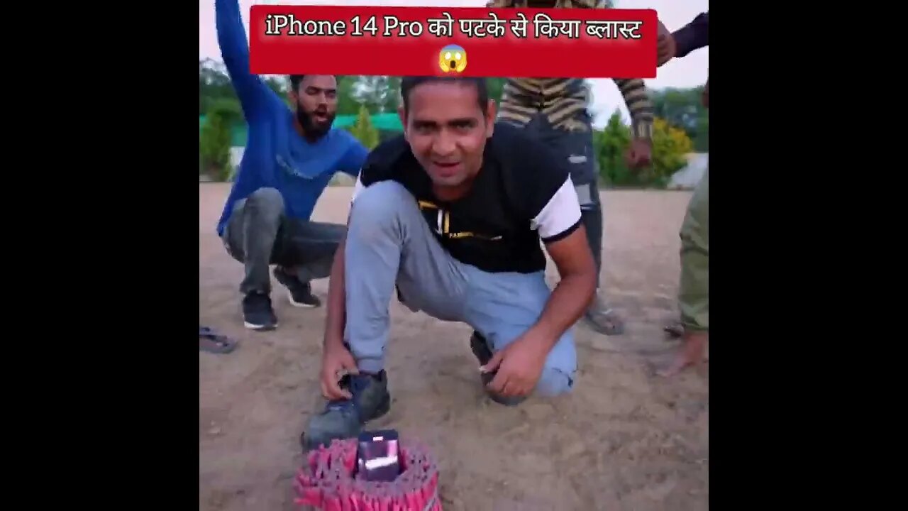 iPhone 14 Pro को पटके से किया ब्लास्ट 😱#shorts @MR. INDIAN HACKER @Crazy XYZ @Experiment King