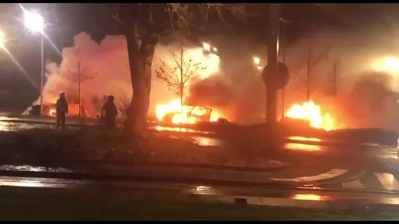 Traditional New Year's Eve celebrations in France see 690 cars firebombed