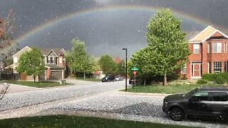 Impressionante: Arco-íris no meio de granizo