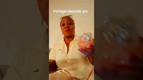 Flore de Lille Veuve joyeuse dénoncer une injustice et avoir un auditoire à portée d'écran Facebook