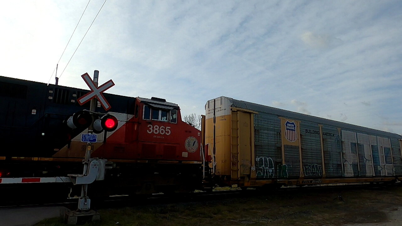 Manifest Train Eastbound CN 2854 & CN 3865 Locomotives In Ontario