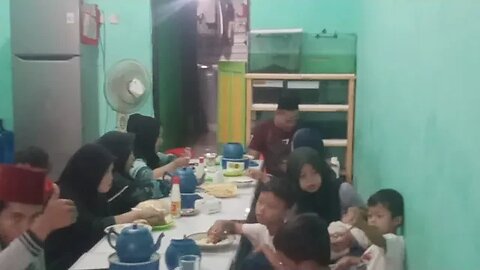 Hari Ibu Makan Bebek