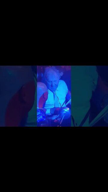 ZICO EMPOLGA A TORCIDA CANTANDO A CANÇÃO DA TORCIDA!! VOU DAR PORRADA NA TORCIDA VASCAÍNA....