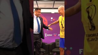 RICHARLISON ENSINANDO A DANÇA DO POMBO PRO RONALDO FENÔMENO KKKKK #shortsfifaworldcup #shorts