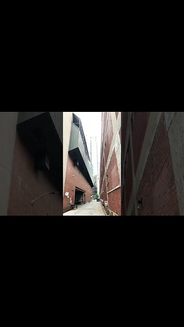 Gritty Chic Montréal Alley