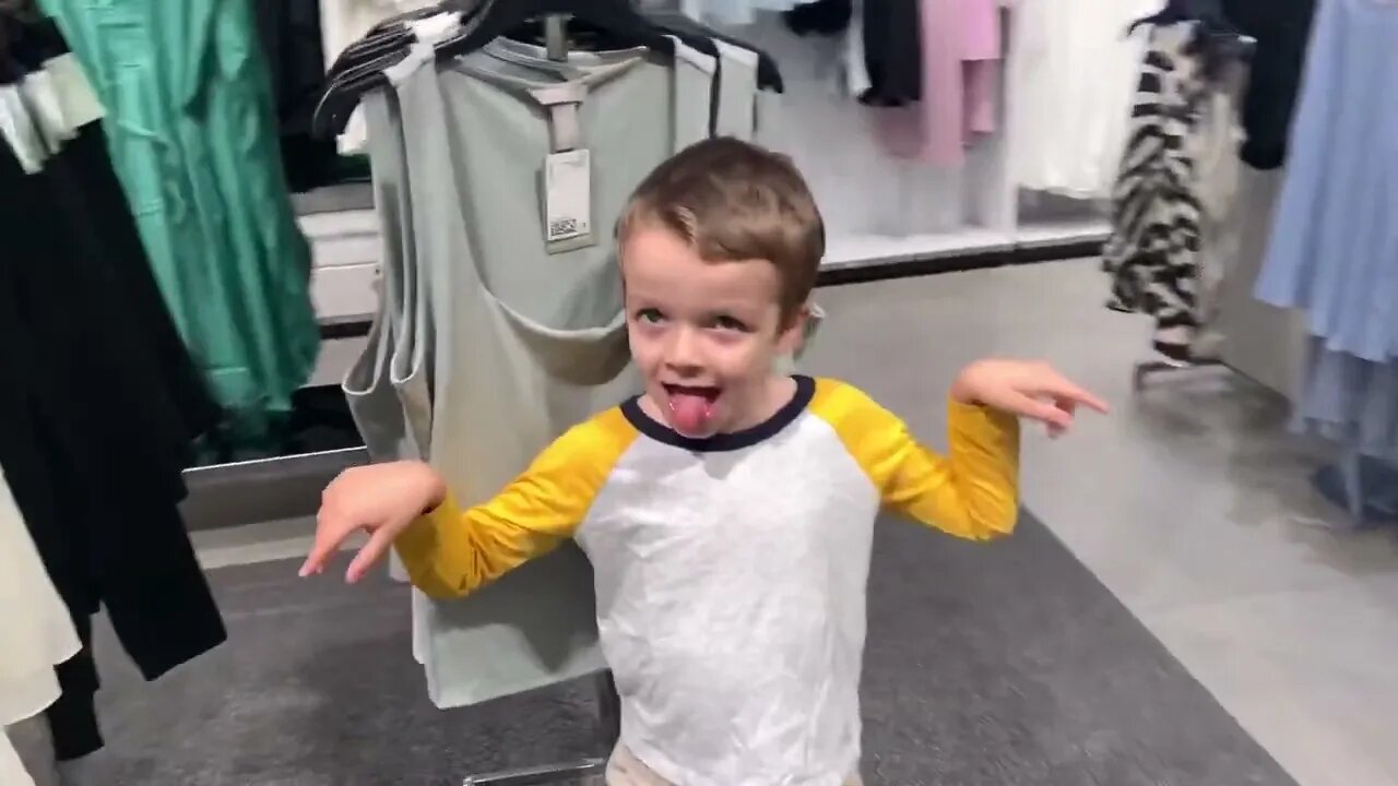 Come to the Mall with Me! Jakey having too much fun 😝