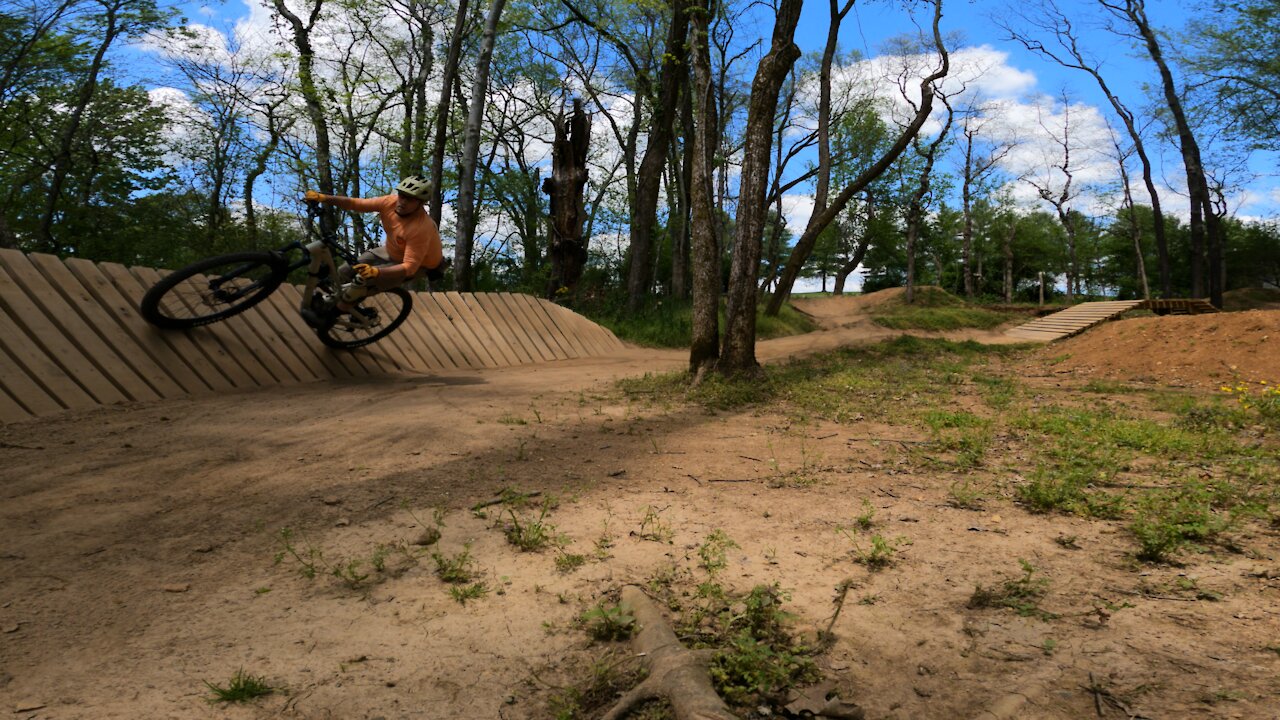 Pump track wooden berm