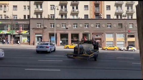 In the center of Moscow on Tverskaya, a driver arranged a "funeral for Ukraine."