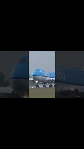 💨💦Boeing 747 Crosswind & Wet Runway #boeing #pilot #landing