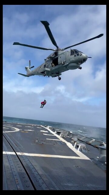USS Paul Ignatius (DDG 117) VERTREP