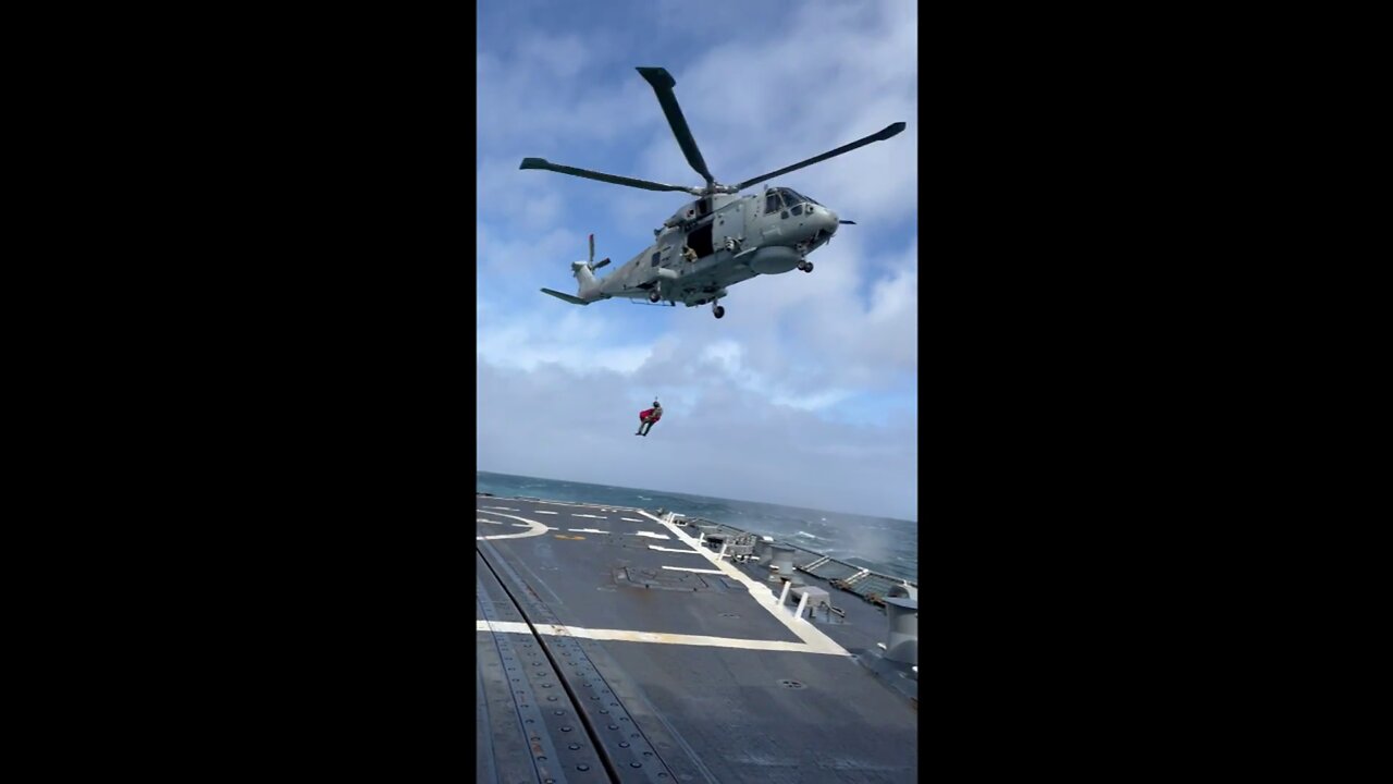 USS Paul Ignatius (DDG 117) VERTREP