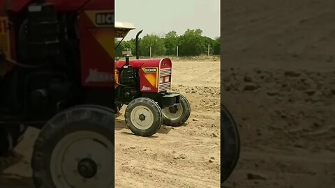 ट्रैक्टर फस गया और आगे से उठ गया//Eicher Tractor In send #shorts