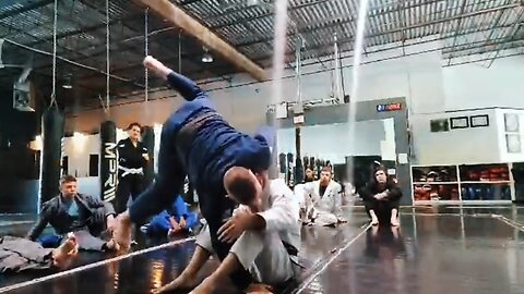Jiujitsu Cartwheel Guard Pass