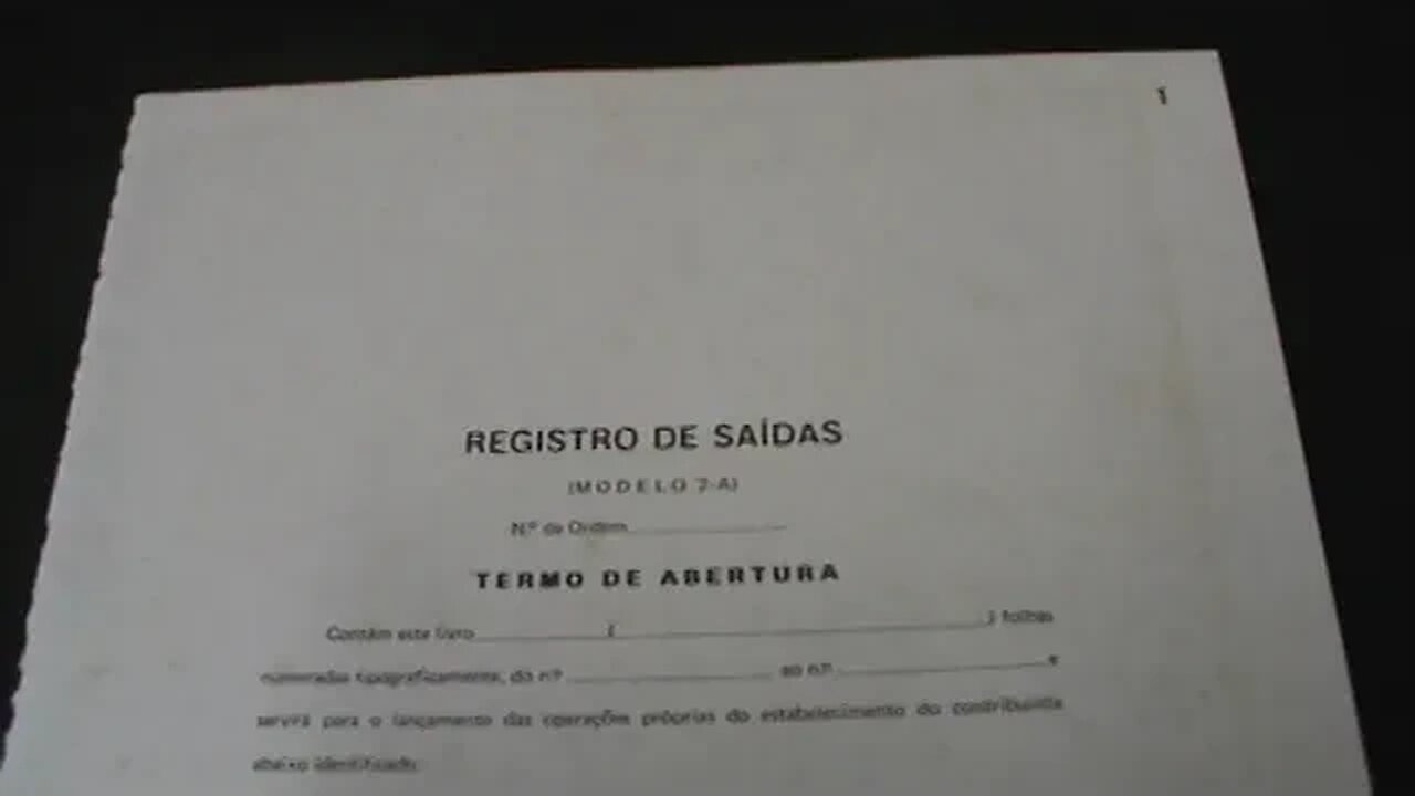 DIA-13/05/2022-11hs- ESCRITORIO -LIVROS DOCUMENTOS GUARDADOS POR VARIOS ANOS - LIMPEZA-LIXO