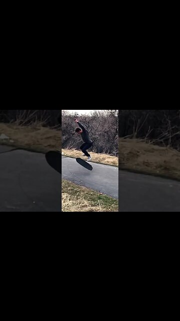 Longboard Treflip and Kickflips 🔥🤘🏼👽 #wrongboarding