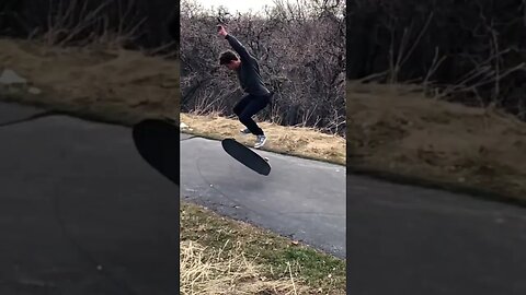 Longboard Treflip and Kickflips 🔥🤘🏼👽 #wrongboarding