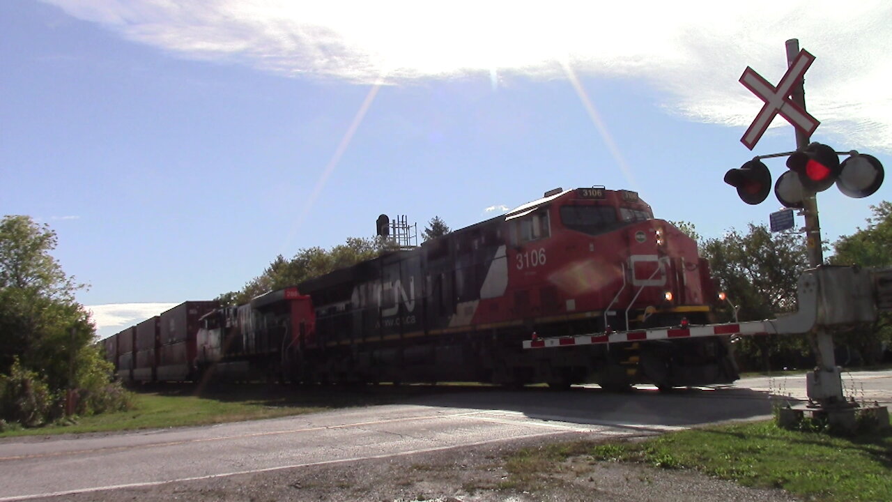 Westbound CN 123 Intermodal CN 3106 & CN 2881 Locomotives In Ontario