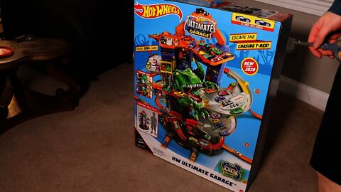 Hot wheels Ultimate Garage assembly video