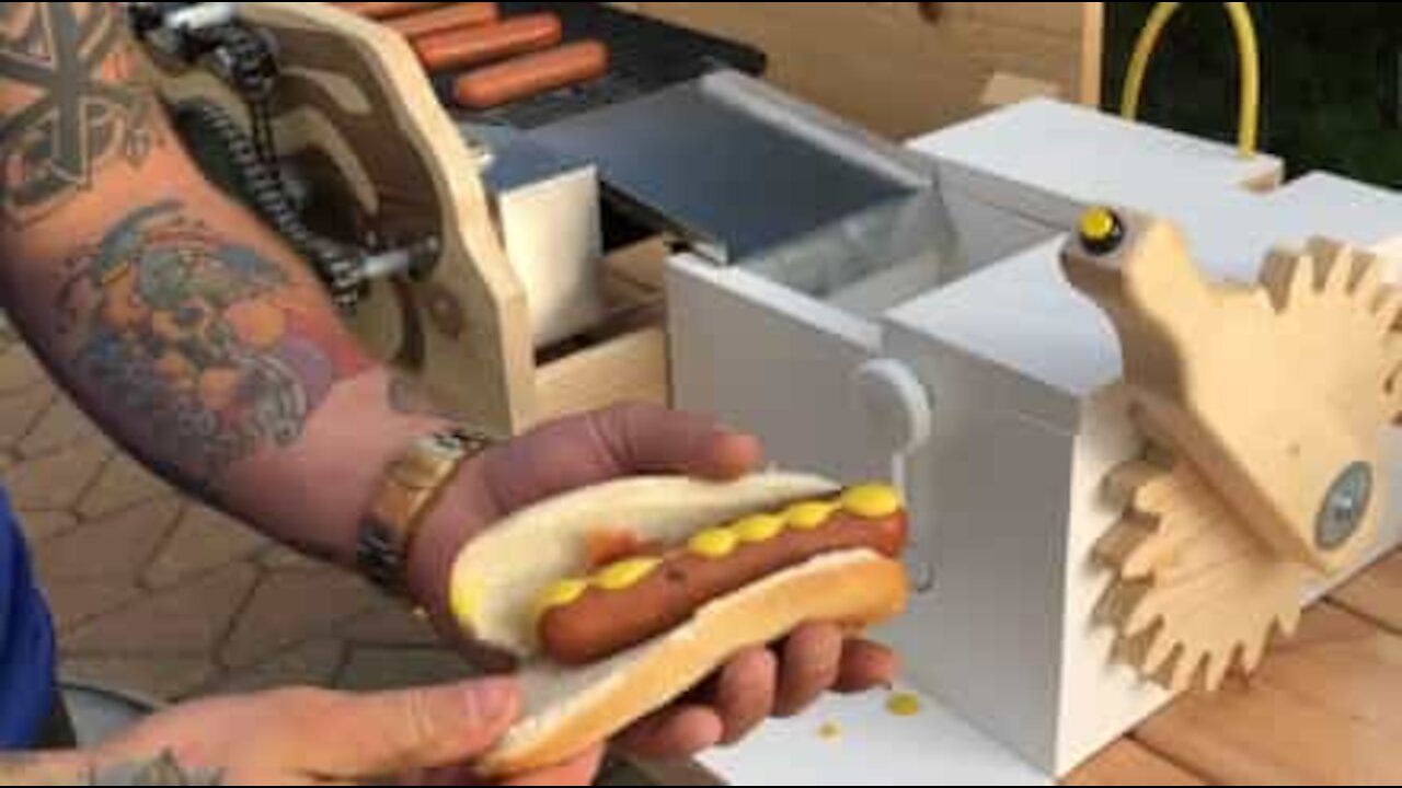 Cette table de pique-nique prépare vos hot dogs!