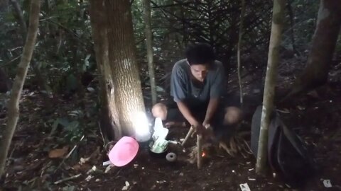 solo survival __ membangun shelter, masak, makan,eksplor, dan tidur nyenyak di hutan _24