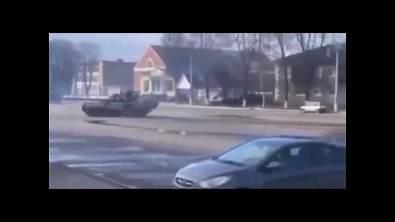 ★★★ Russian Tanks Moving Through Buryn in the Sumy Region