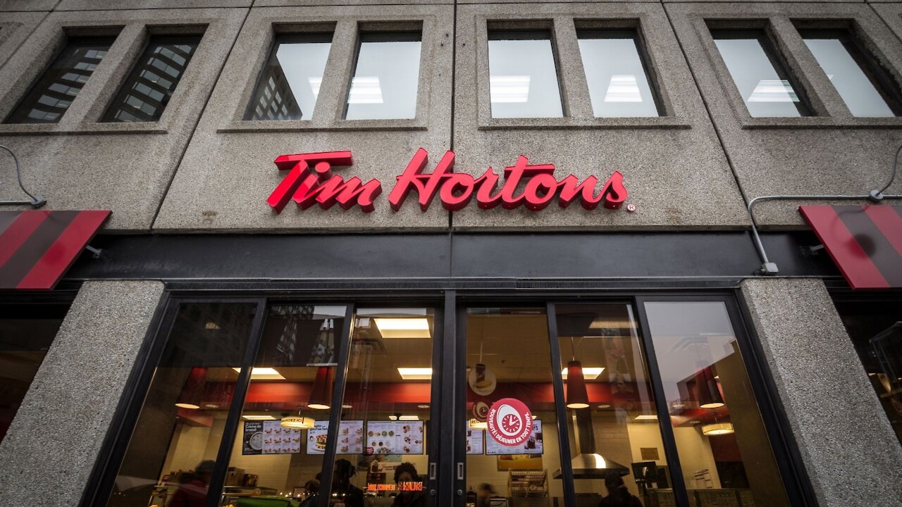 « Déroule le rebord » revient bientôt chez Tim Hortons et tu es sûr de gagner