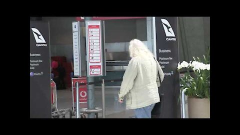 'Aussie rock legend Brian Cadd goes unrecognised at Sydney Airport'